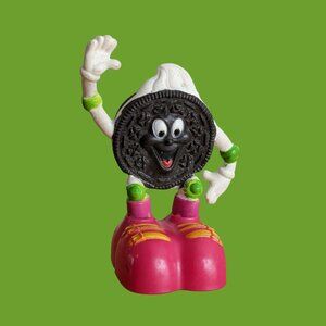10/$25 Vintage 1993 Oreo “The Kid” Collectible Cookie on Wheels Roller Skates